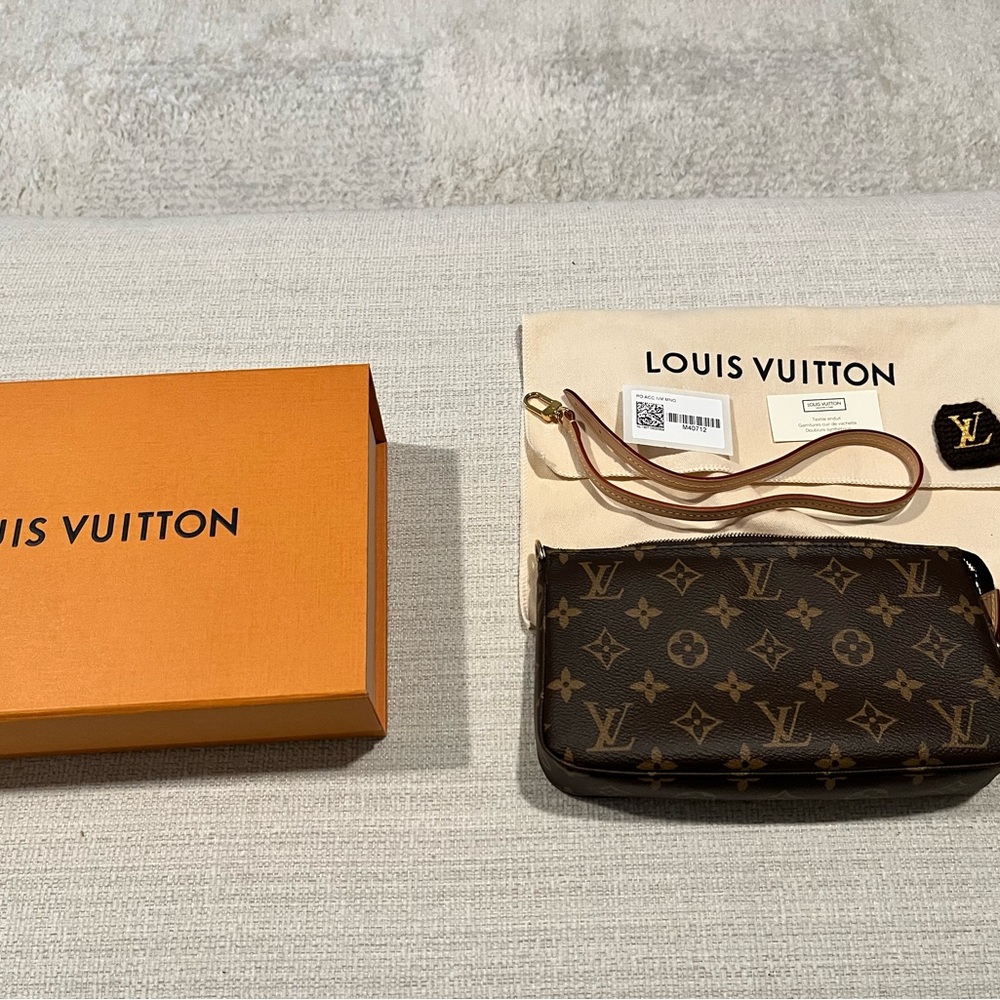 Authentic Louis Vuitton Pochette Accessories NM in the Monogram